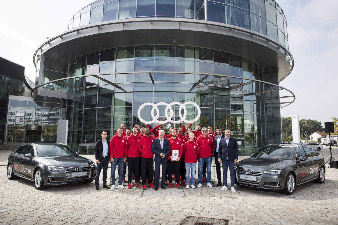 Basketballer des FC Bayern fahren Audi