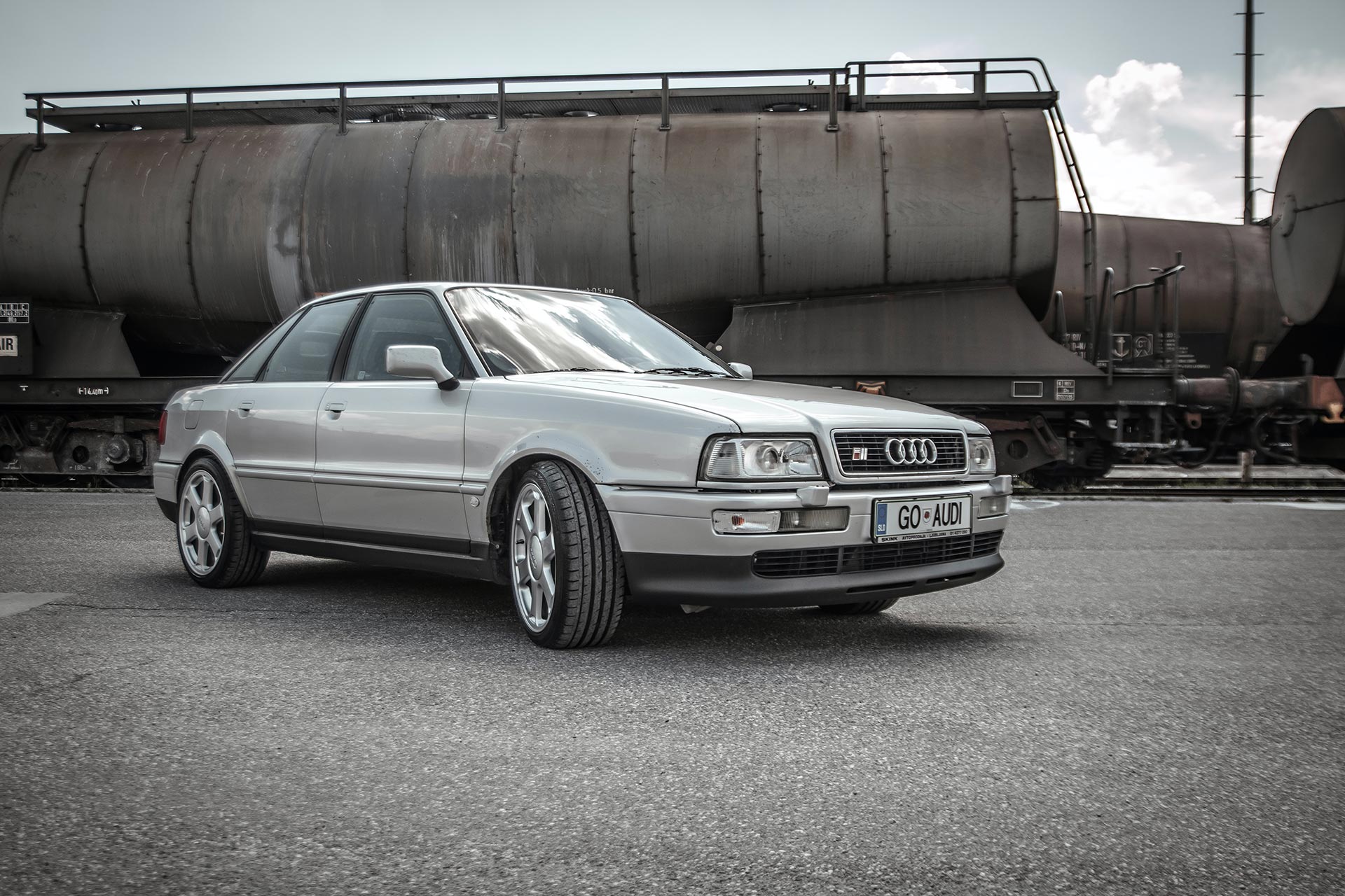 Oldtimer - Kategorie: AUDI - Bild: Audi Q7 mit Kennzeichenhalter
