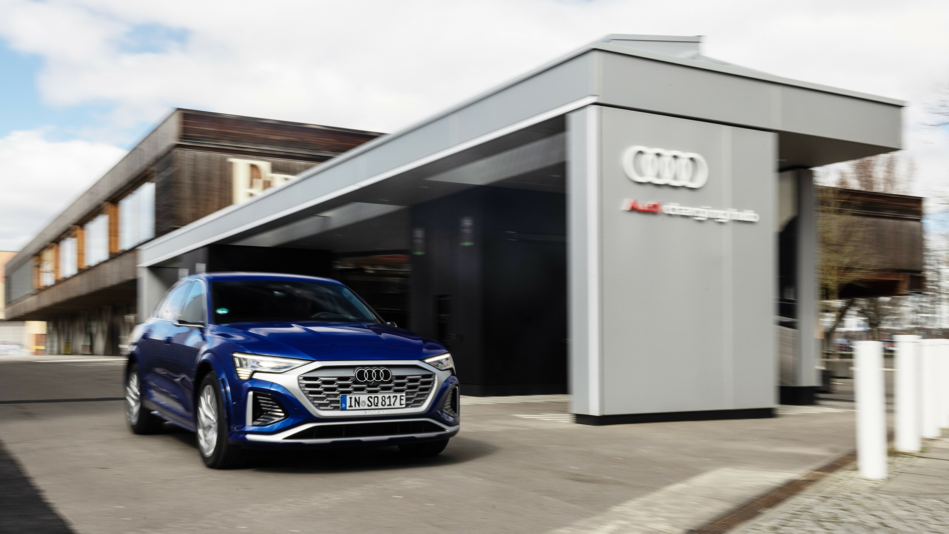 Audi charging hub