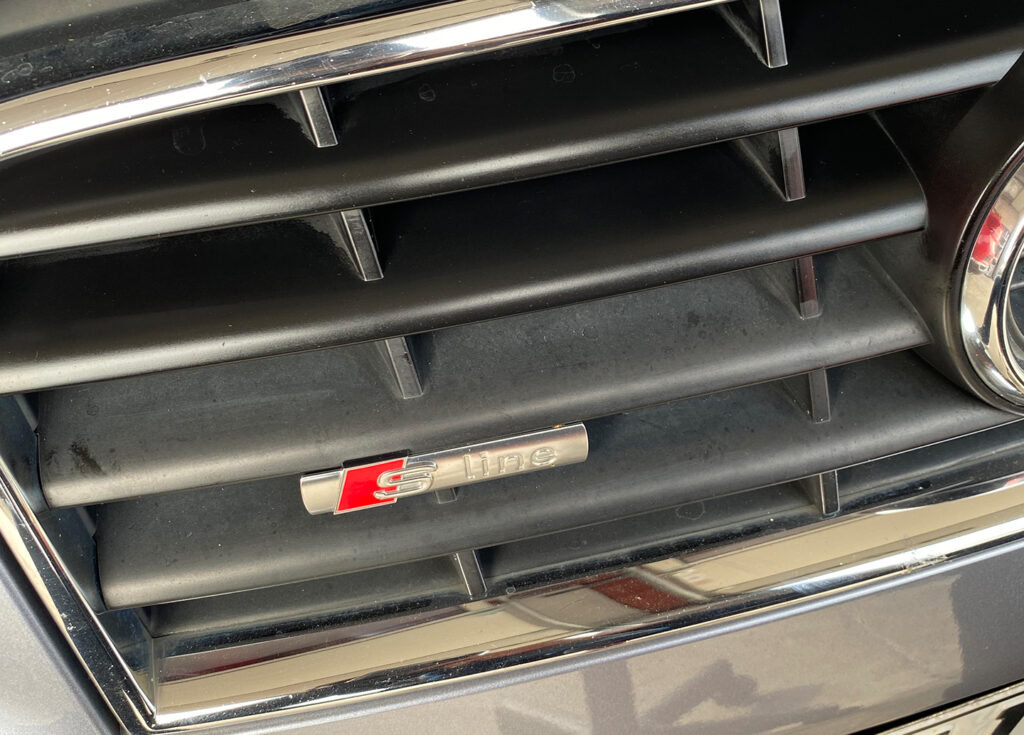 MEGUIARS Ultimate Black Plastic Restorer