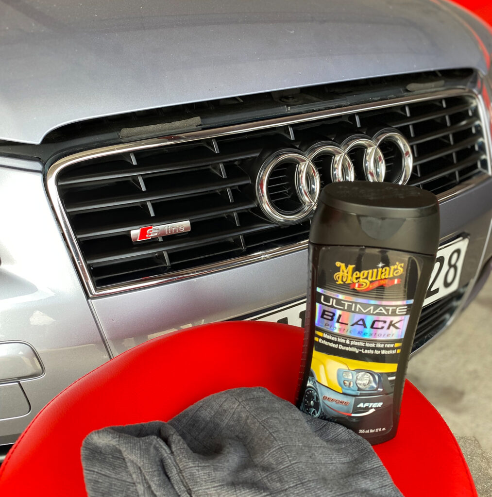 MEGUIARS Ultimate Black Plastic Restorer