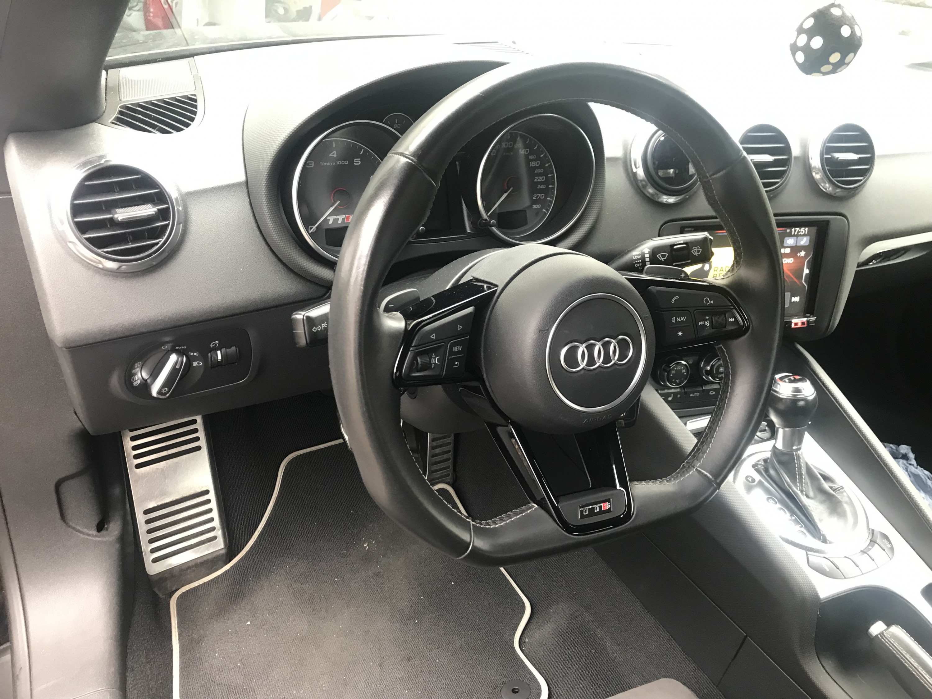 Mir gefällt das 8s Lenkrad besser :)