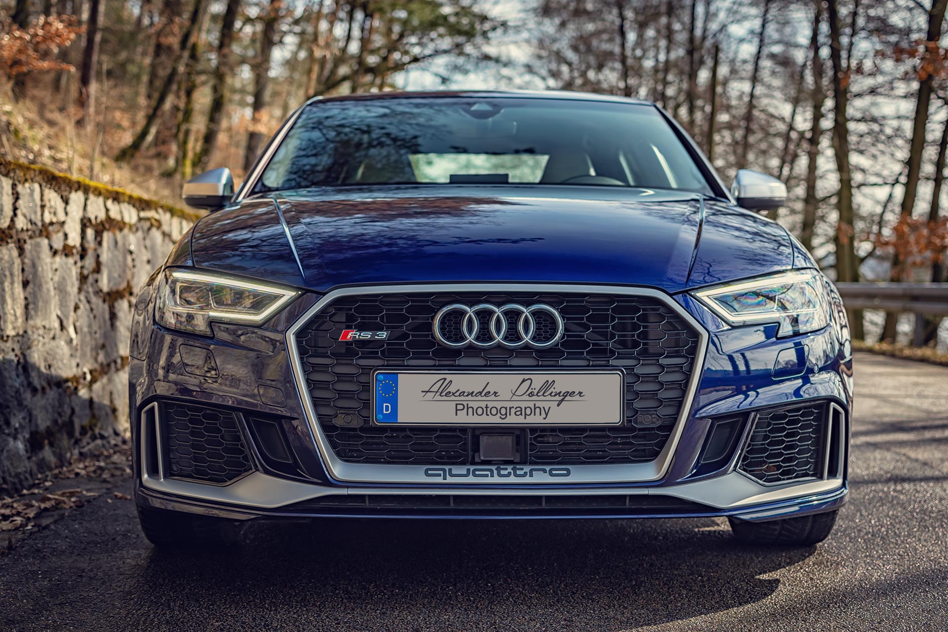 Audi RS3 Limousine in Mysticblau Perleffekt