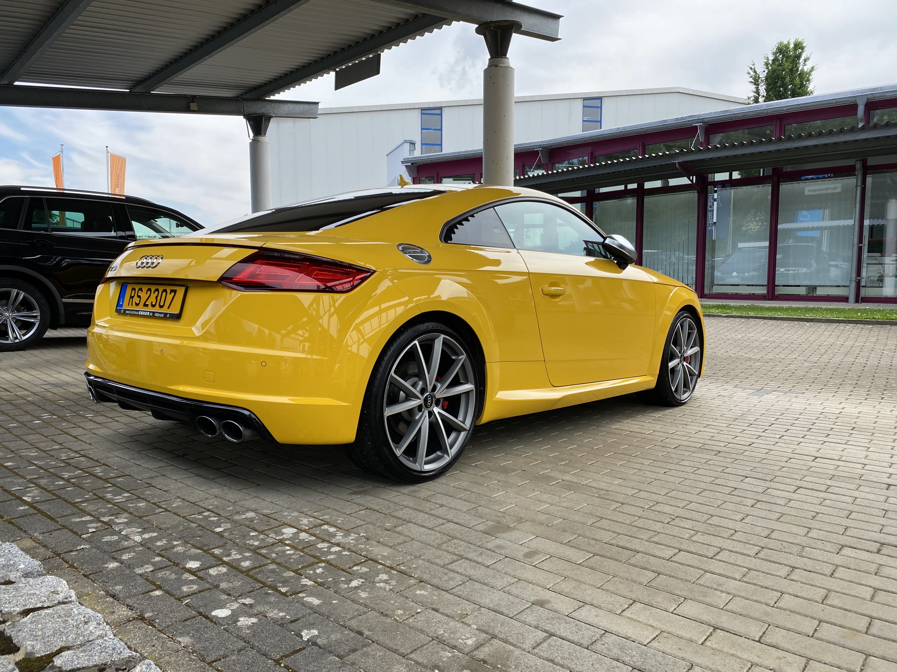 #vegasyellow